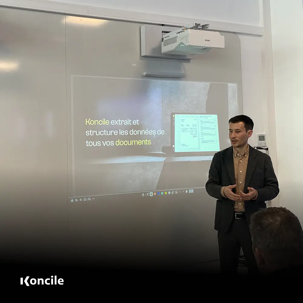 Tristan Thommen qui fait une présentation sur Koncile