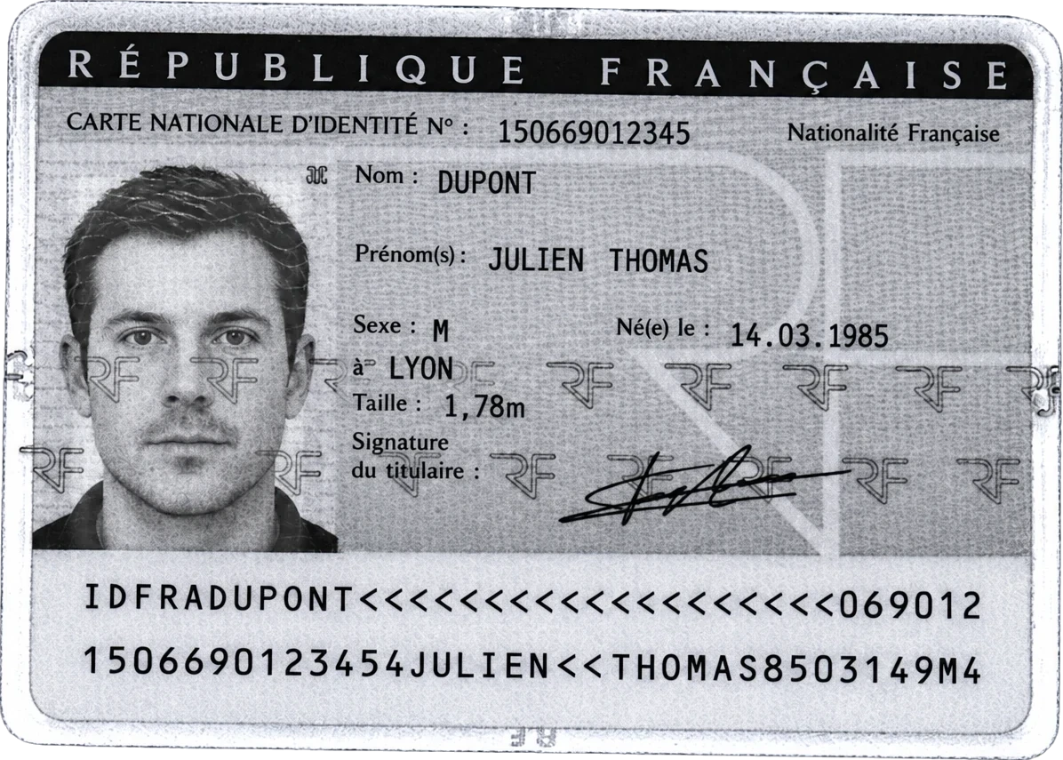 Carte nationale d'identité fictive en cours d'analyse
