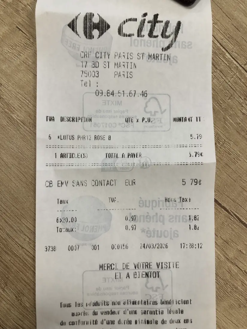 Ticket de caisse photographié, avec le total et le détail de la TVA